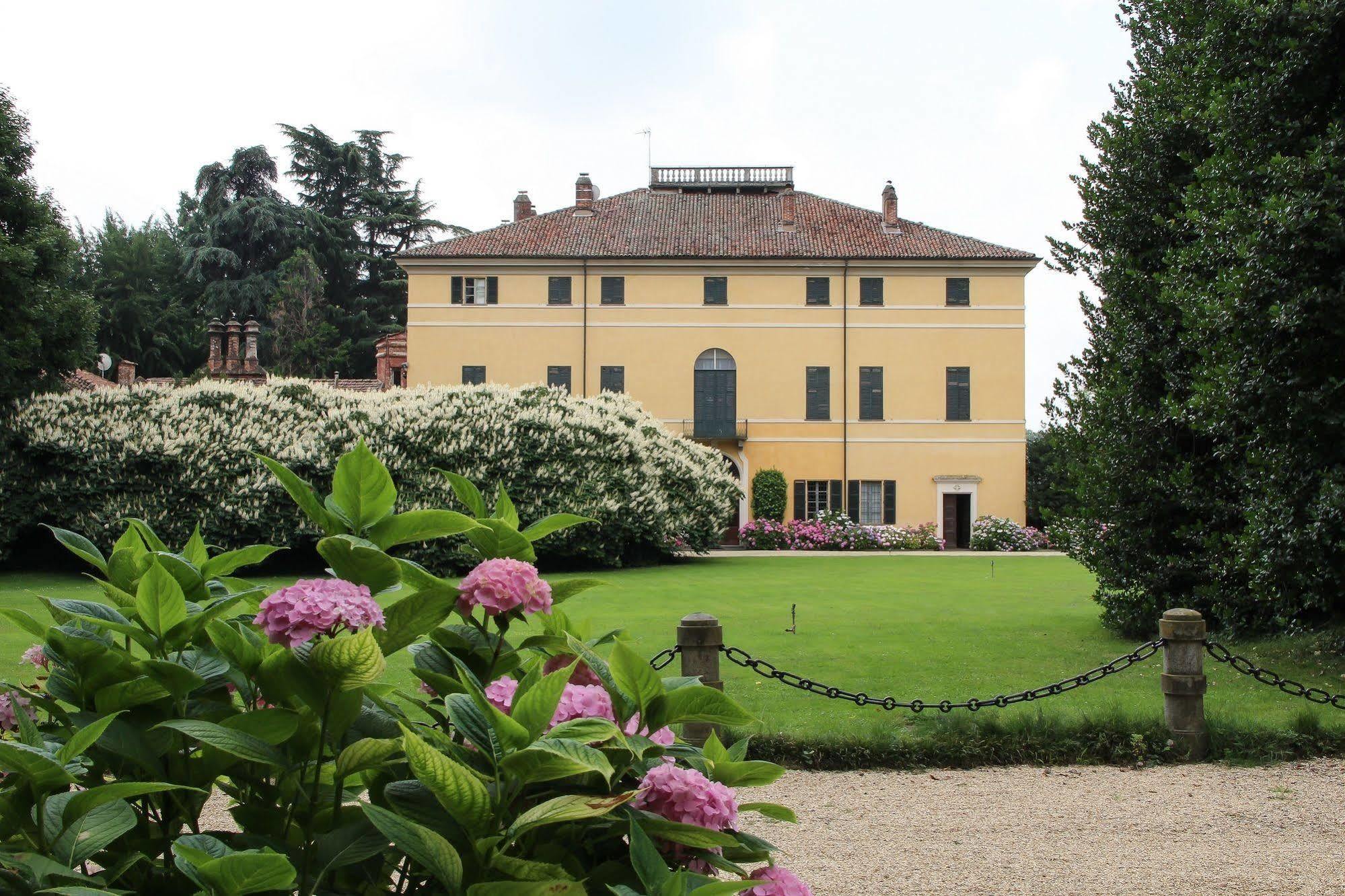 Agriturismo Il Torrione Pinerolo Luaran gambar